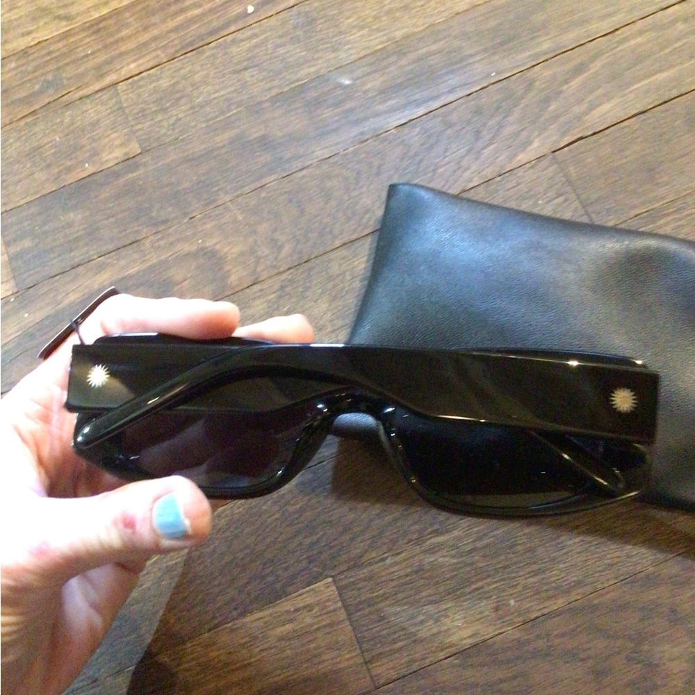 NEW! OTRA Laia Black Rectangular Sunglasses Classic Frame - Picture 4 of 4